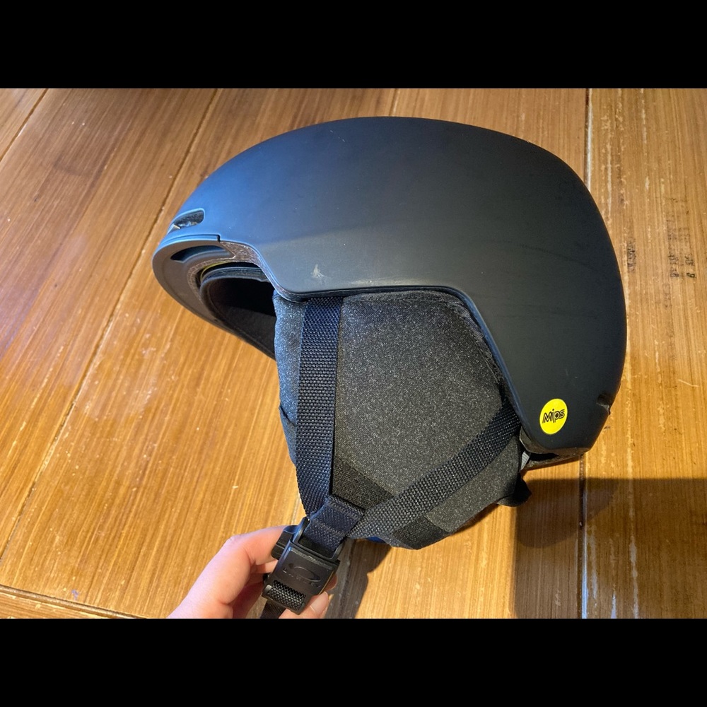 Oakley ski and snowboard helmet
